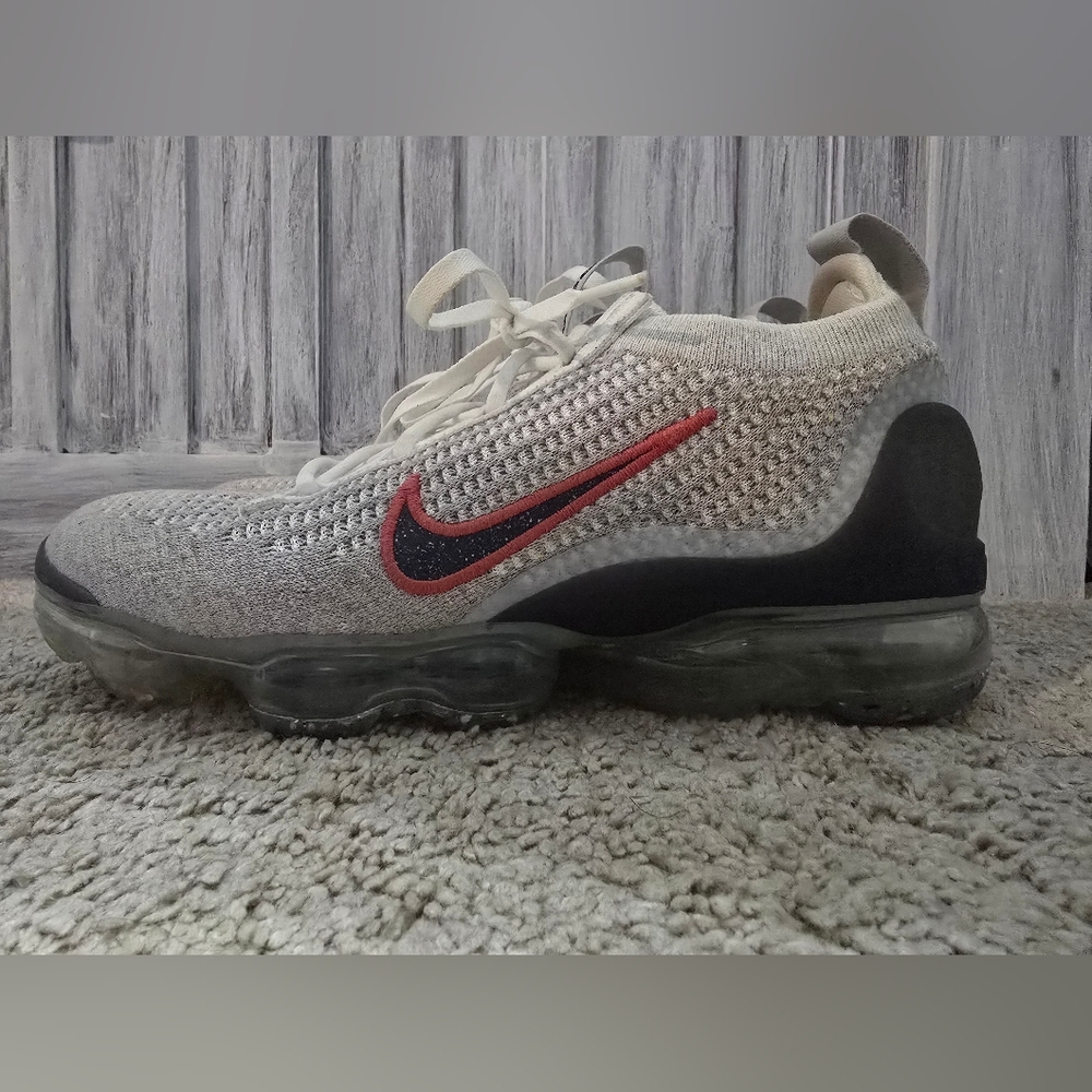 Women's Nike Air Vapormax 2021 Flyknit, Size 8.5, Like New Condition